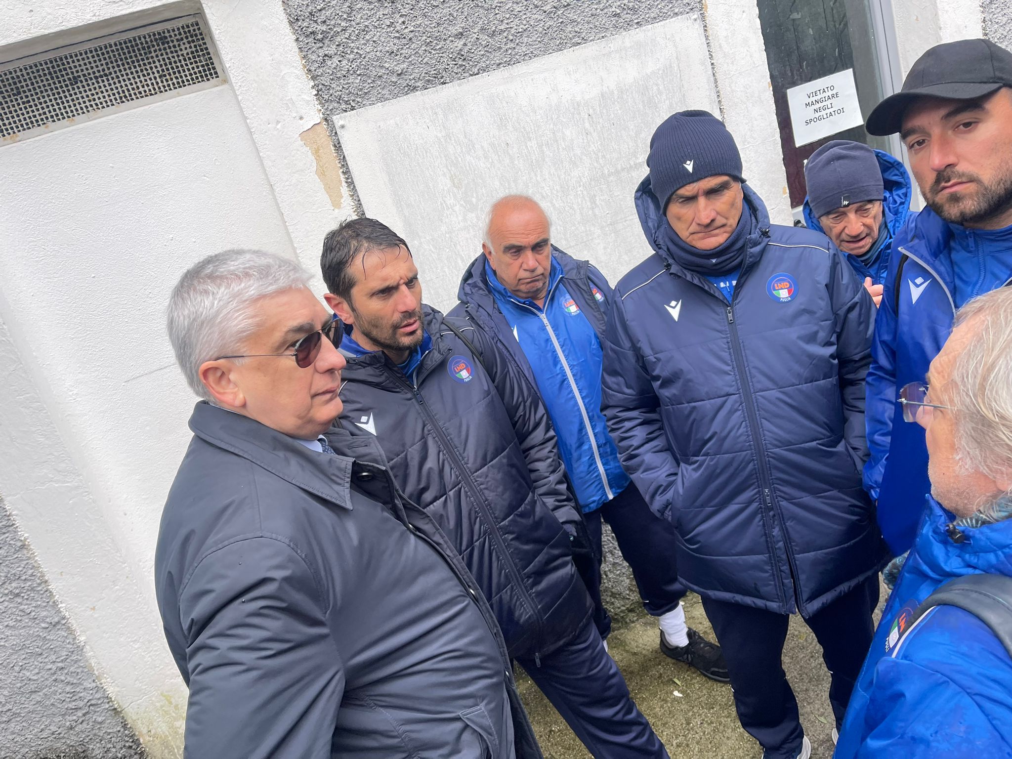 Staff a colloquio dopo la gara